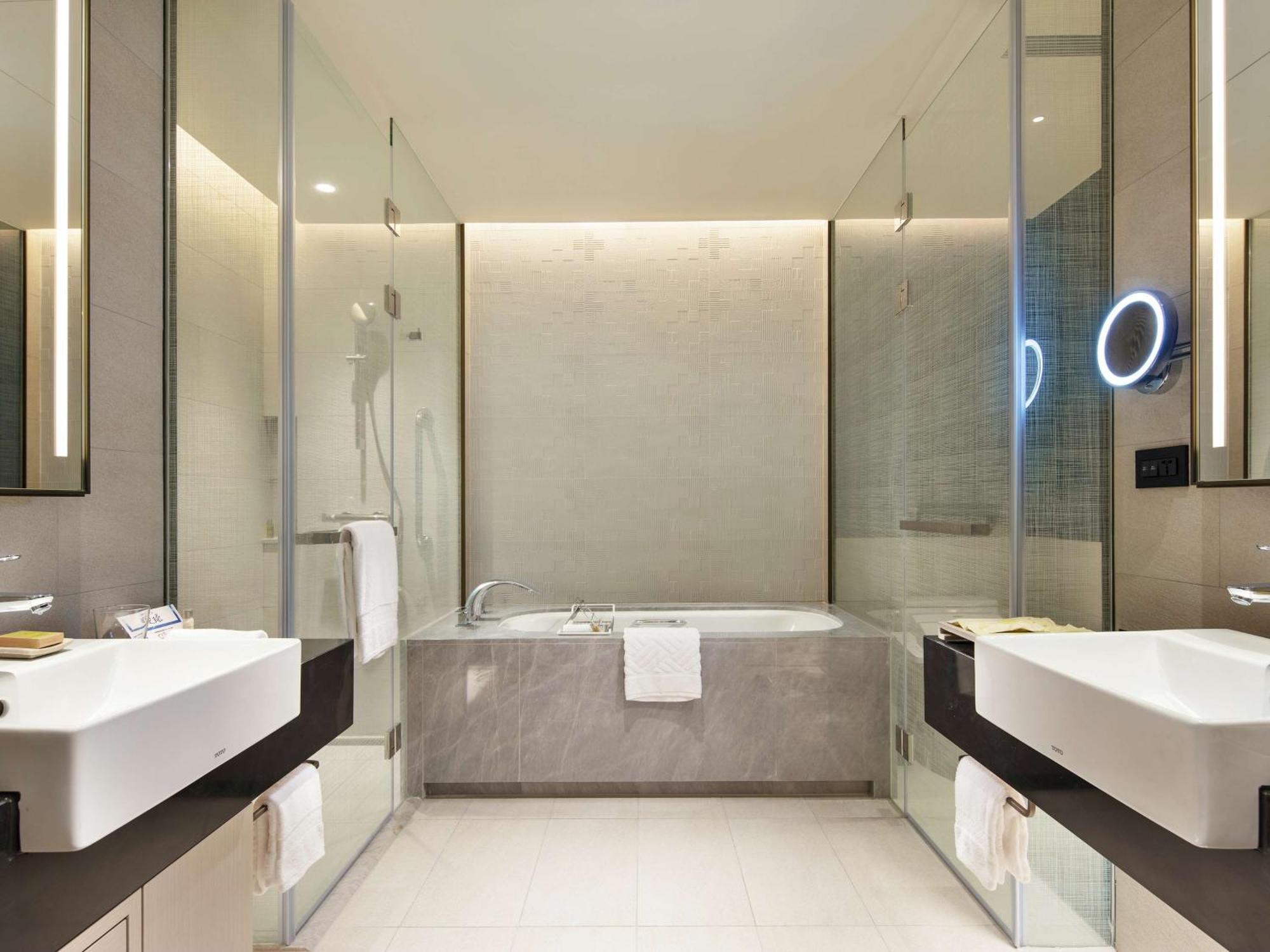 Готель Hilton Taipei Sinban New Taipei City Екстер'єр фото